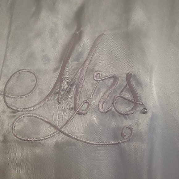 Mrs. Bridal Robe - Picture 1 of 3